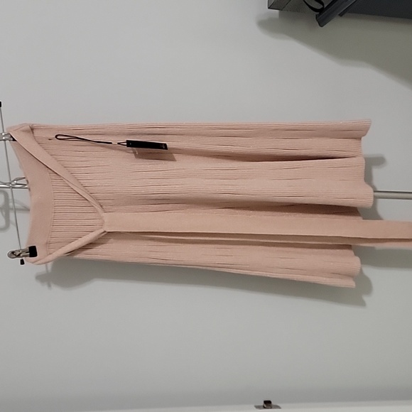 NWT pink midi skirt with metallic threads - Picture 2 of 5